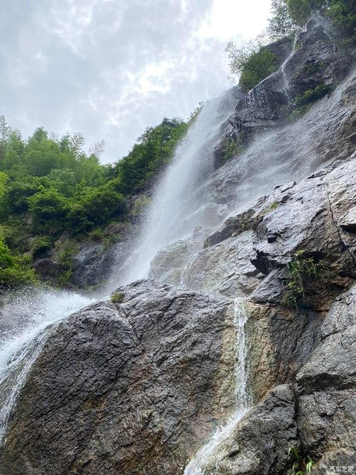 救援受困的小恐龙